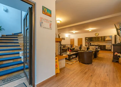 Pensiune Râșnov, 13 camere plus locuință proprietar, zonă Cetate