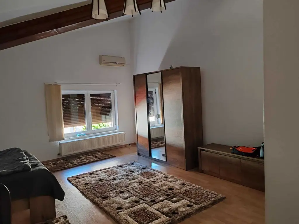 BRASADAS vinde casa 6 cam în zona Titulescu.