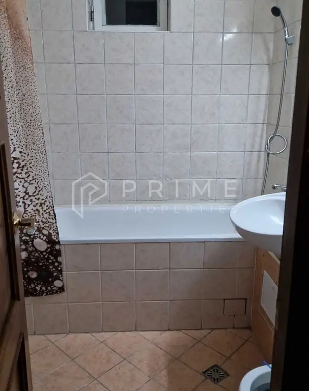 Apartament 3 camere – proaspăt renovat – zona 7 Noiembrie