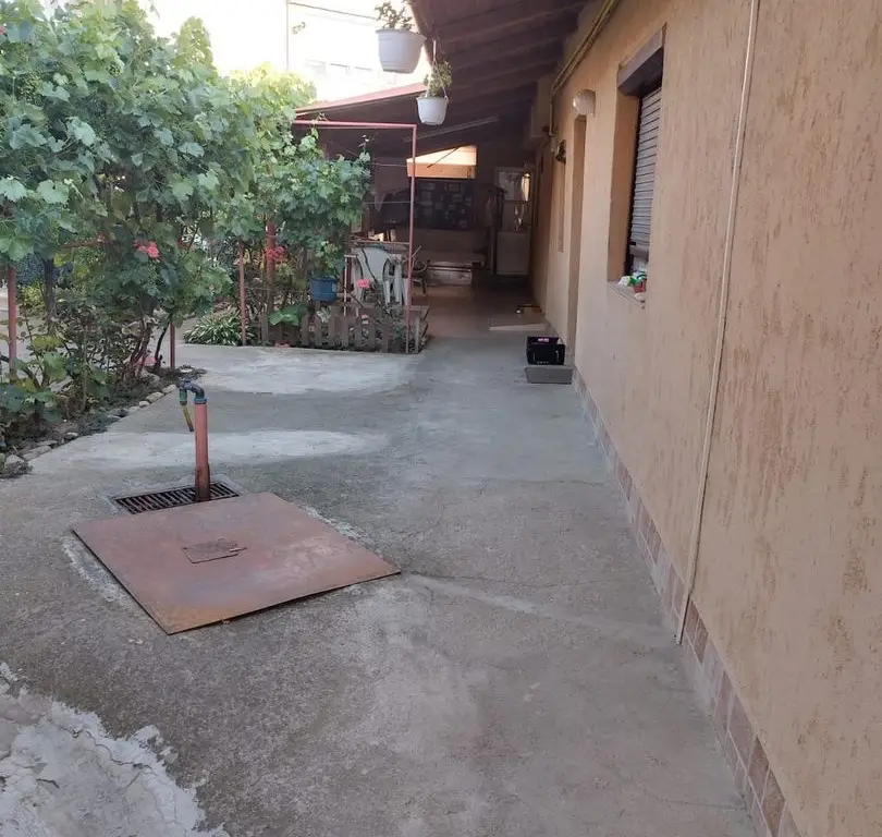 ageuropa.ro vinde casa in zona 14 Mai cu 3 cam. si teren aferent de 500mp.