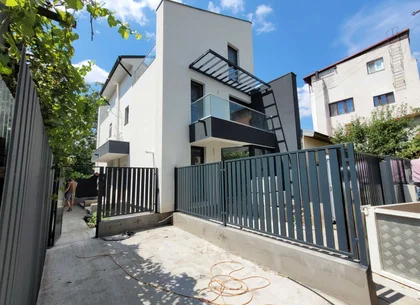 Casa 3 camere + loc de parcare de vanzare