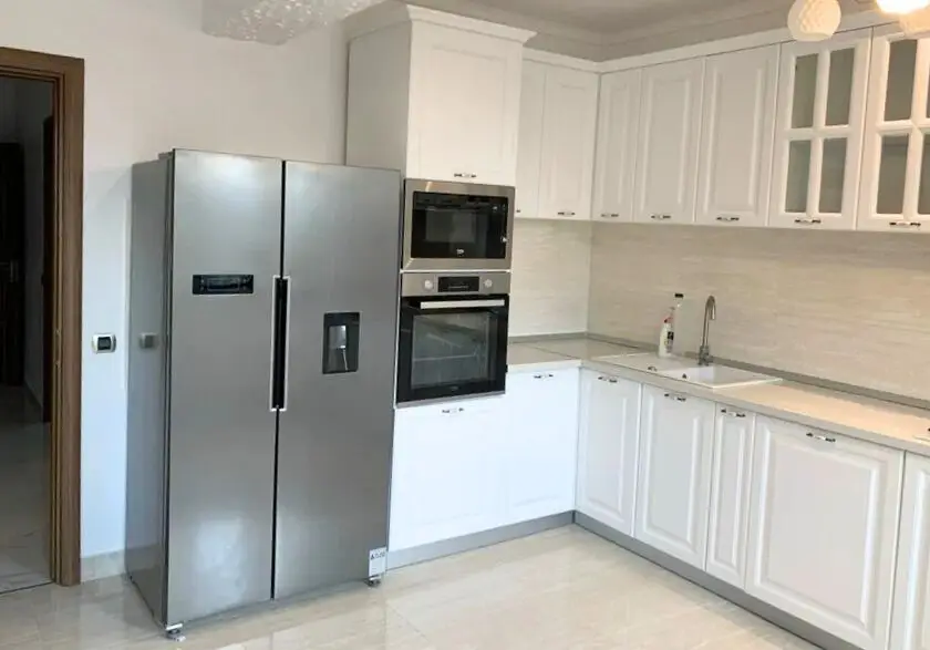 Vând apartament 3 camere 3 minute de Coresi complex ISARAN