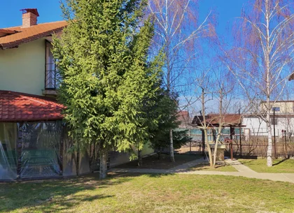 Casa de vanzare in Targoviste - 5 camere, 2 garaje, teren generos
