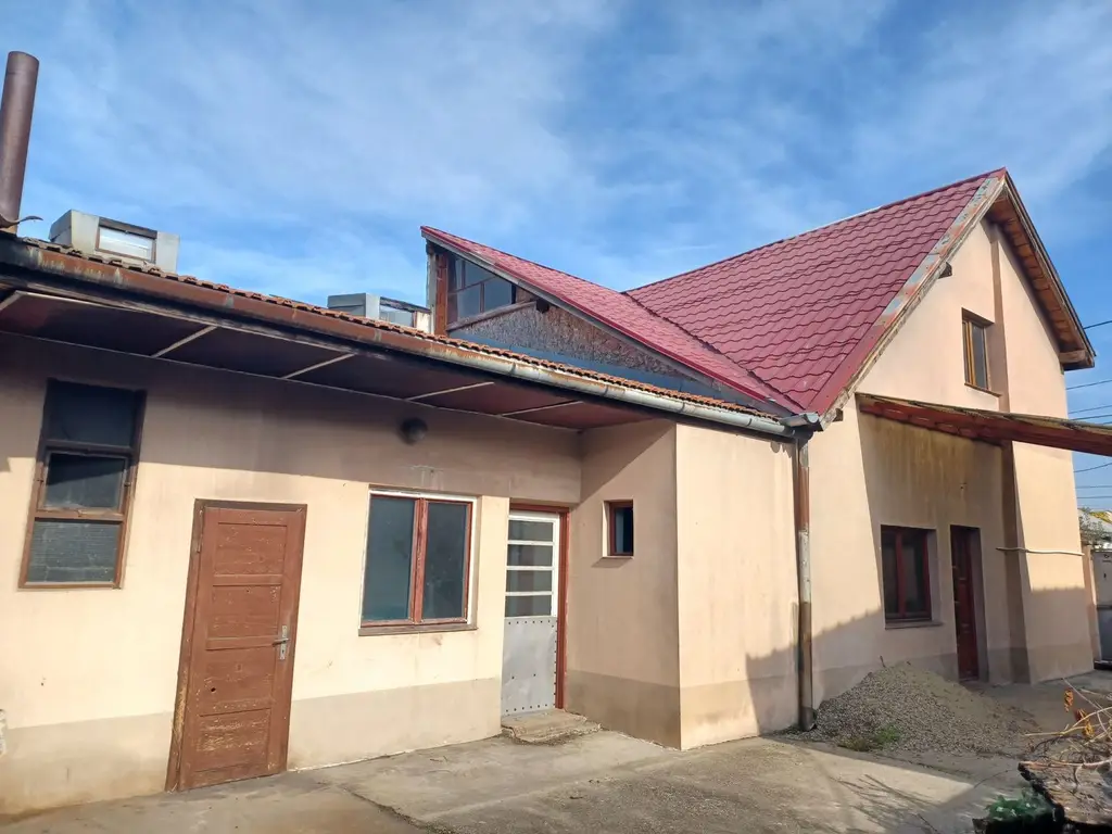 Casă, singur în curte, 500 mp, Muntele Găina. 157 000 E. Comision 0.