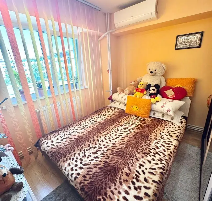 Apartament spațios, 3 camere – Bulevardul CFR, Giurgiu