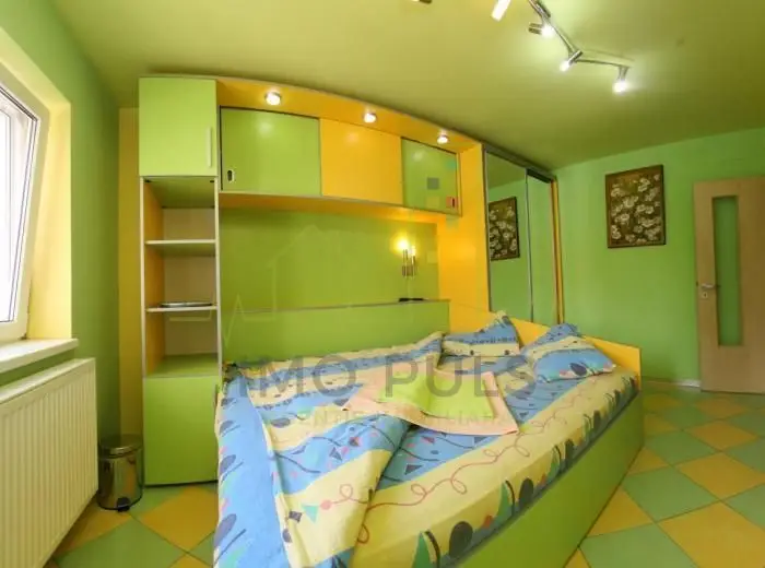 5 Camere. Etaj 1. Complex.