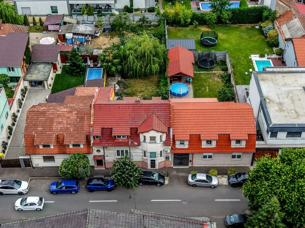 Casa Solida cu Mansarda in Zona Excelenta Parneava