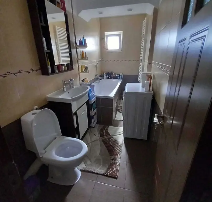 BRASADAS vinde ap 2 cam etaj 4/4 Careiului.