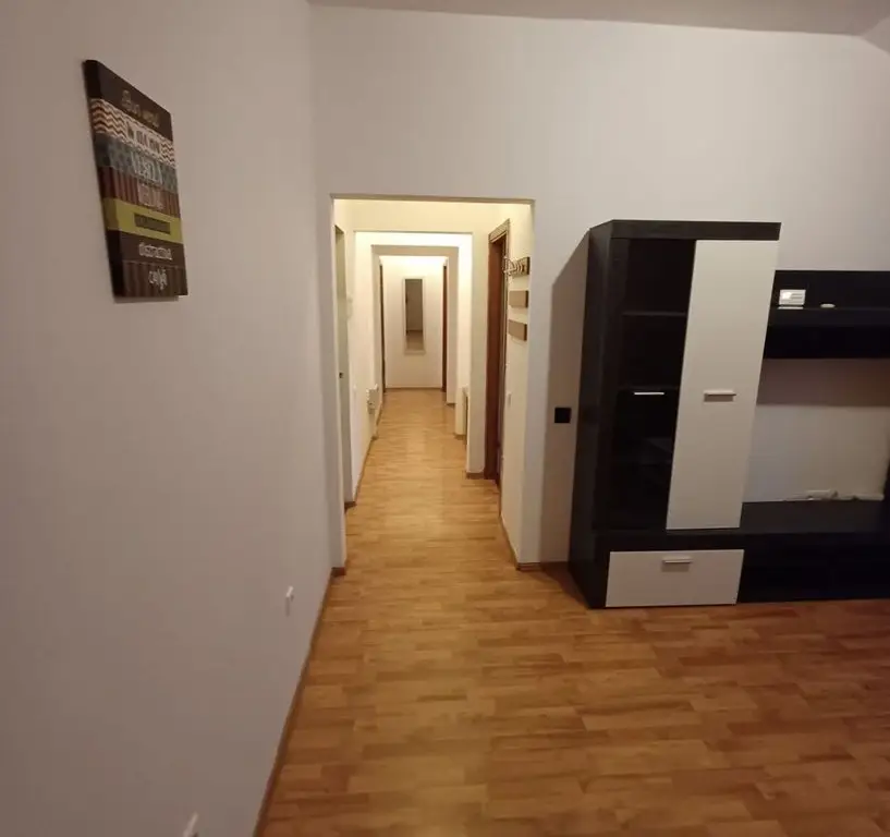 Vand apartament cu 3 camere in poarta 6 direct proprietar