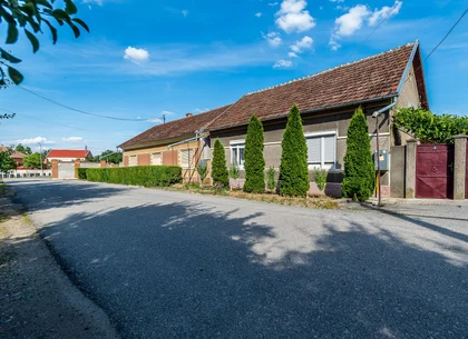 Casa 3 camere, bucatarie si baie, in zona centrala din Chisineu-Cris