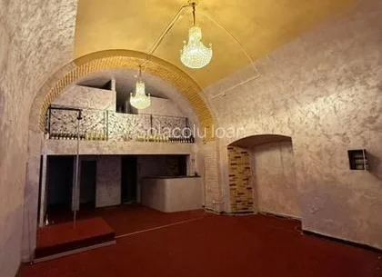 Ag BRASADAS închiriază spatiu comercial CENTRU ISTORIC.