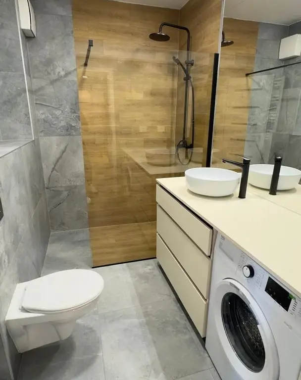 Inchiriez ap 3 camere, mobil utilat modern, loc parcare- 800 euro/luna