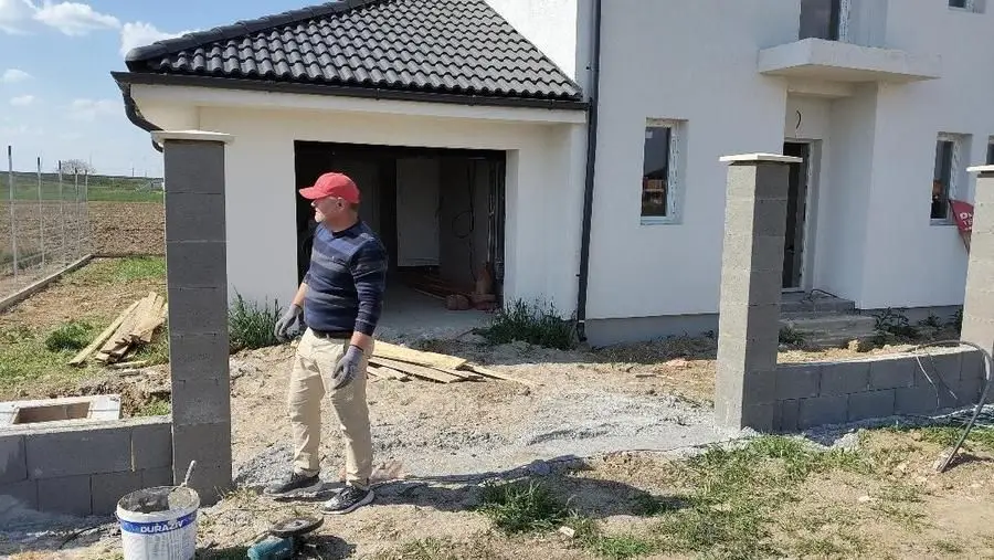 CASA NOUA IN GRI DE VANZARE