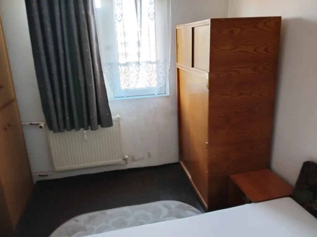 Vand ap 2 camere la cheie zona Intim