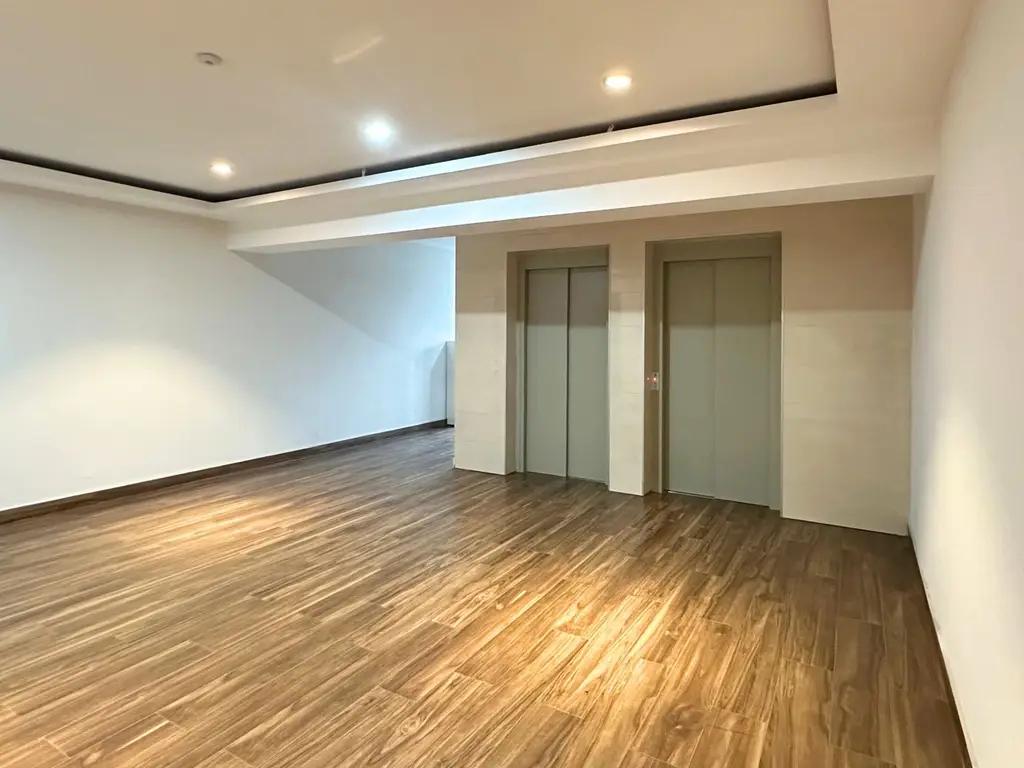 Vând apartament 3 camere 3 minute de Coresi complex ISARAN
