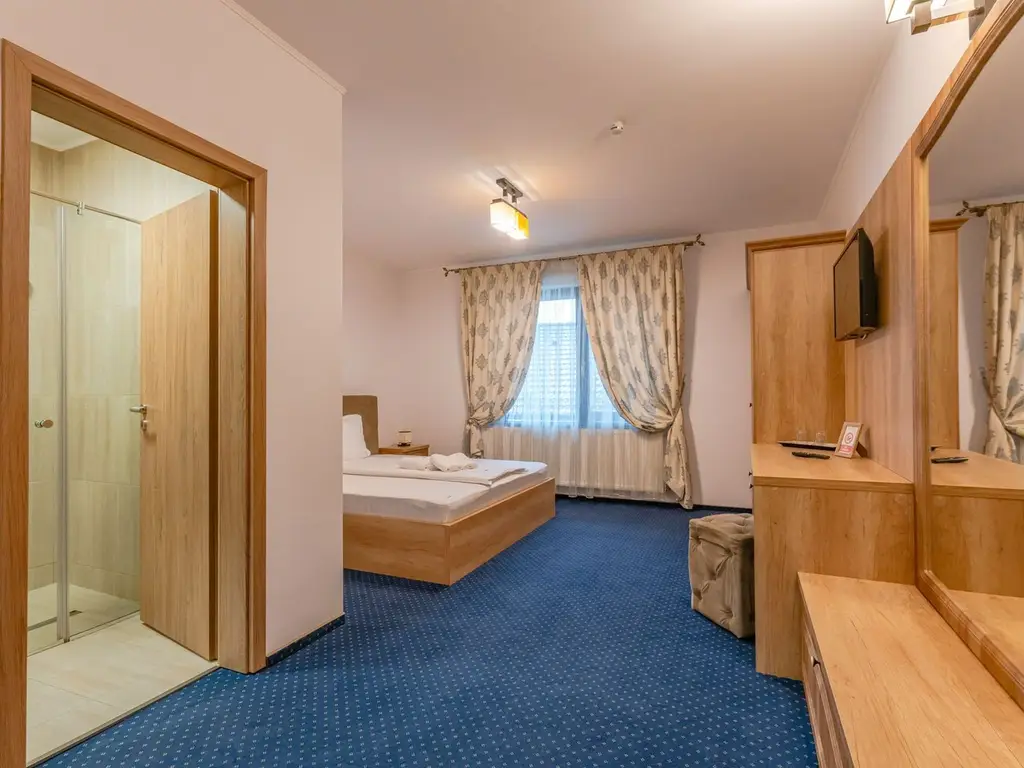 Pensiune Râșnov, 13 camere plus locuință proprietar, zonă Cetate
