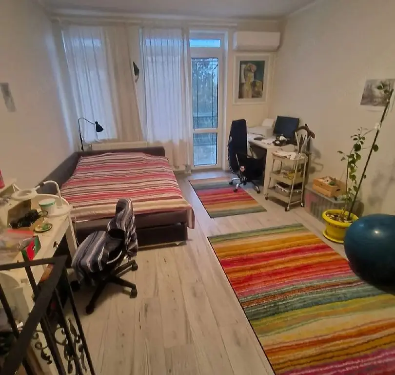 BRASADAS vinde apartament CENTRAL cu 4 camere la etajul 2.