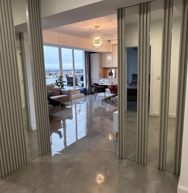 BRASAFAS vinde penthouse lux cu vedere panoramica.