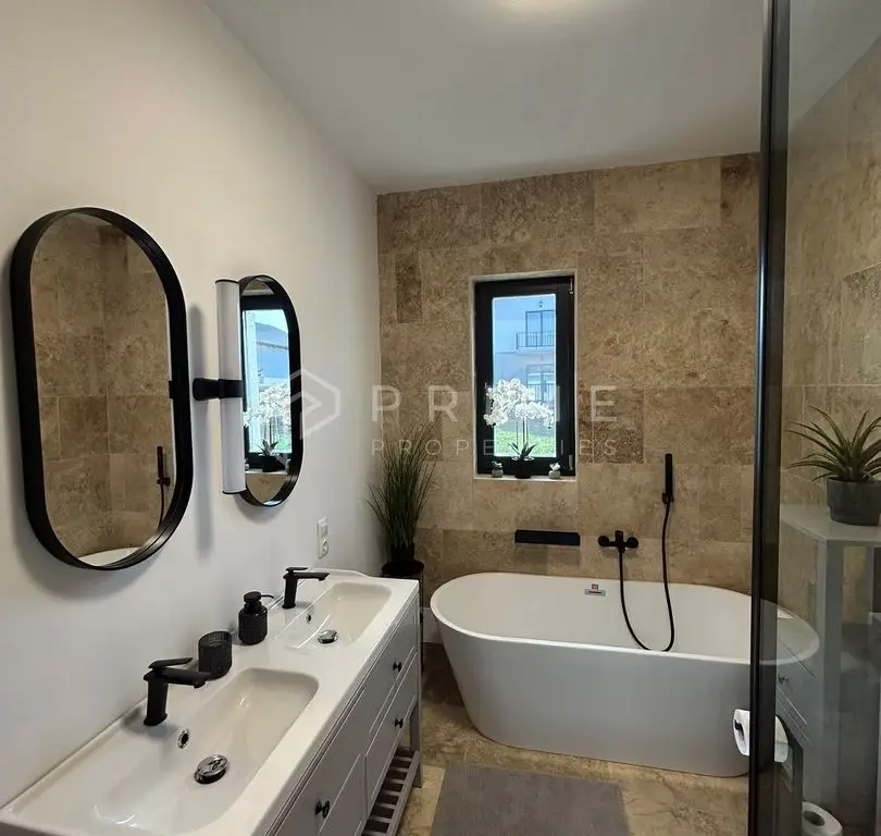 Casă modernă de închiriat – Eleganță și confort în Livezeni