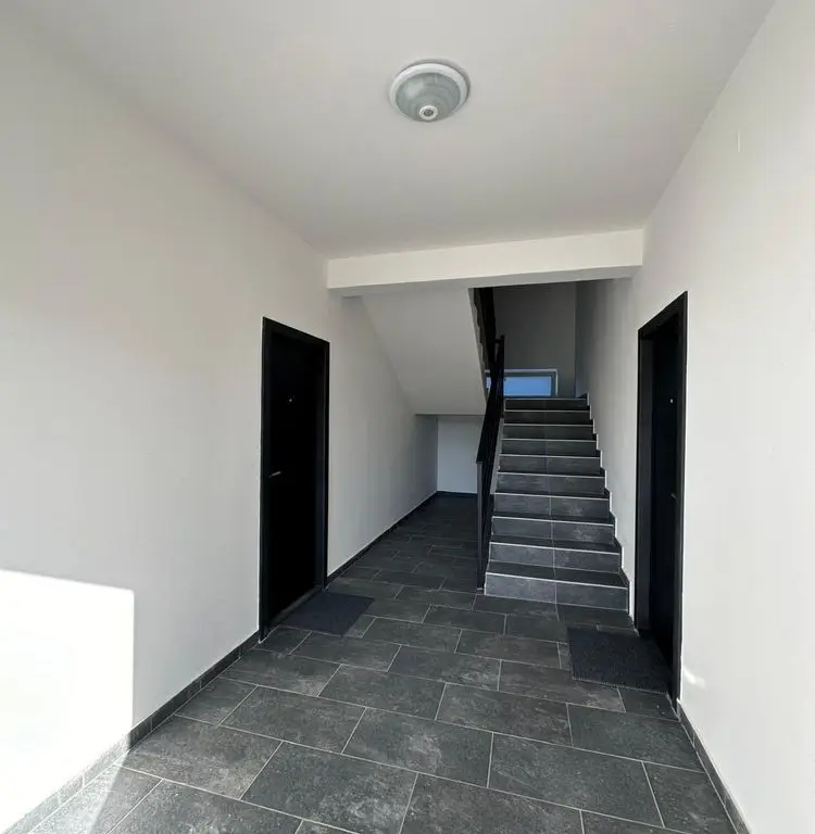 Vând apartament cu trei camere