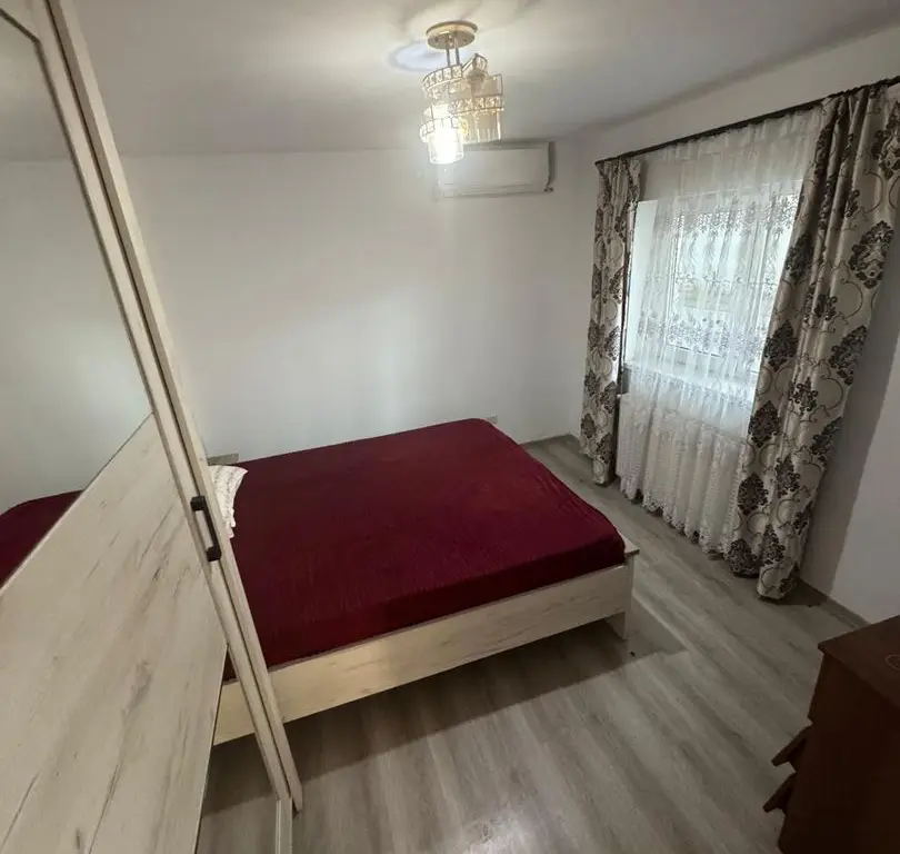 Casă de vânzare – Strada Crinului