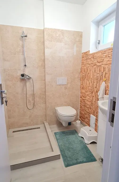 Casa 4 camere mobilata si utilata in Cartier Izvor Tarlungeni Brasov