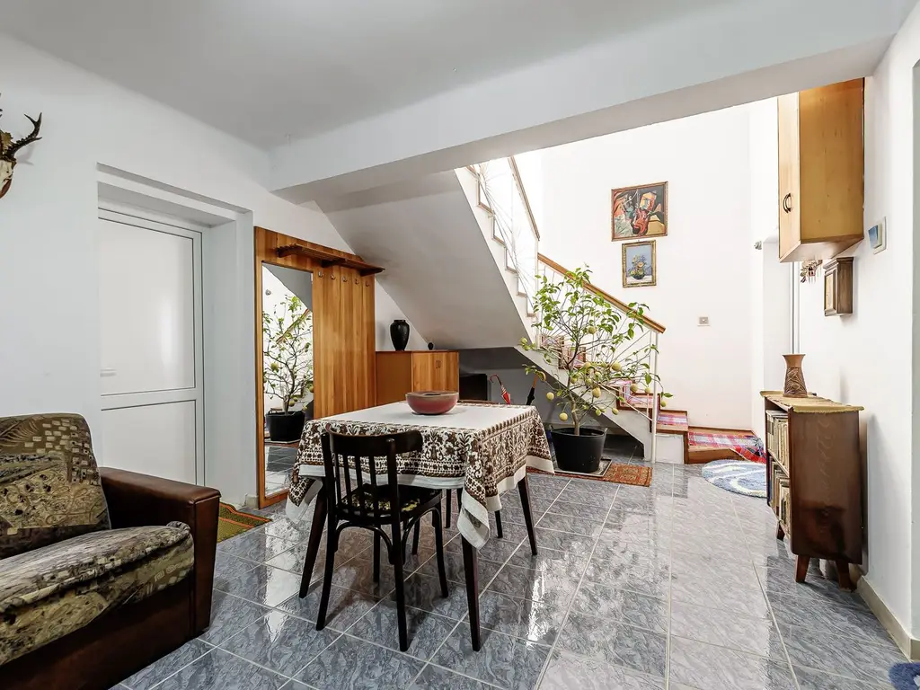 Preț NOU! Casa P+2 în zona centrală Chișineu-Criș