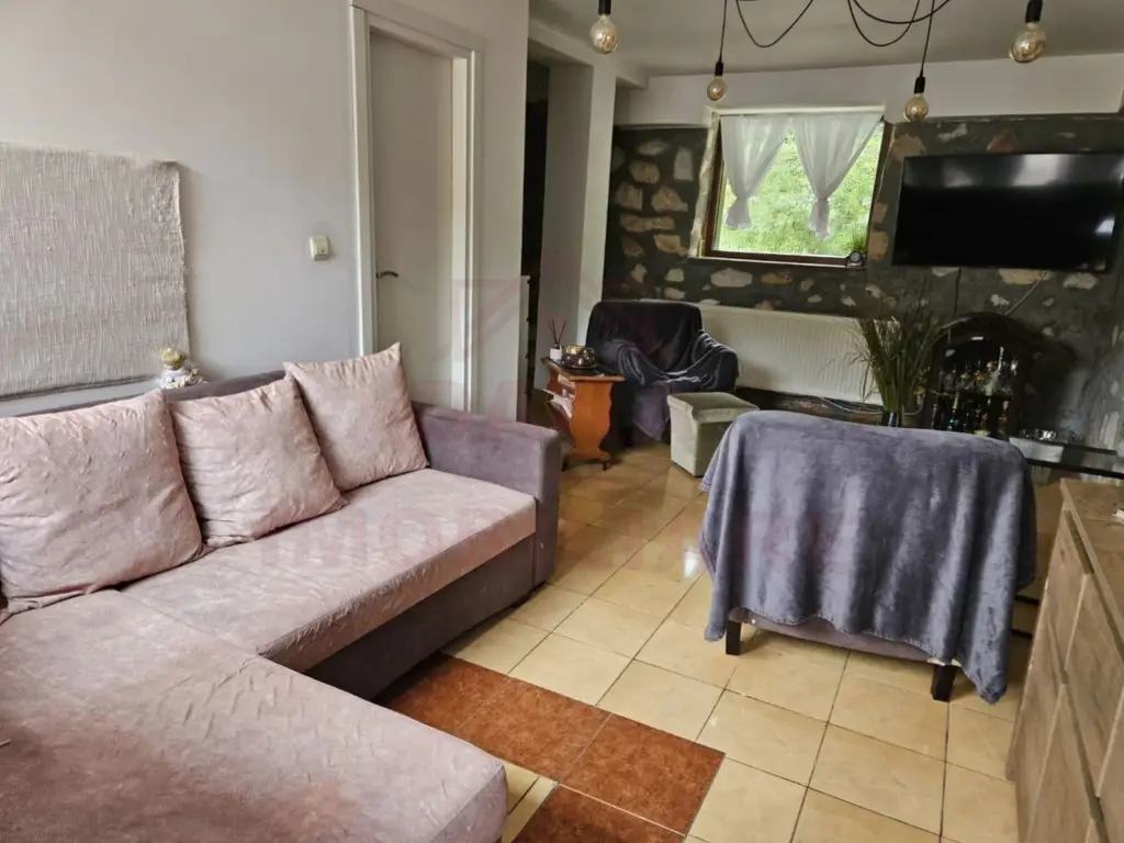 CASĂ DE VÂNZARE ÎN POUANA MĂRULUI,JUD. CARAȘ-SEVERIN