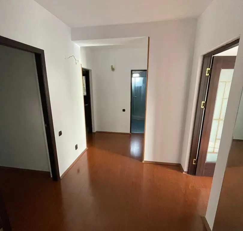Ag BRASADAS vinde vila 8 cam curte 237mp D+P+2+M 13 Sept.