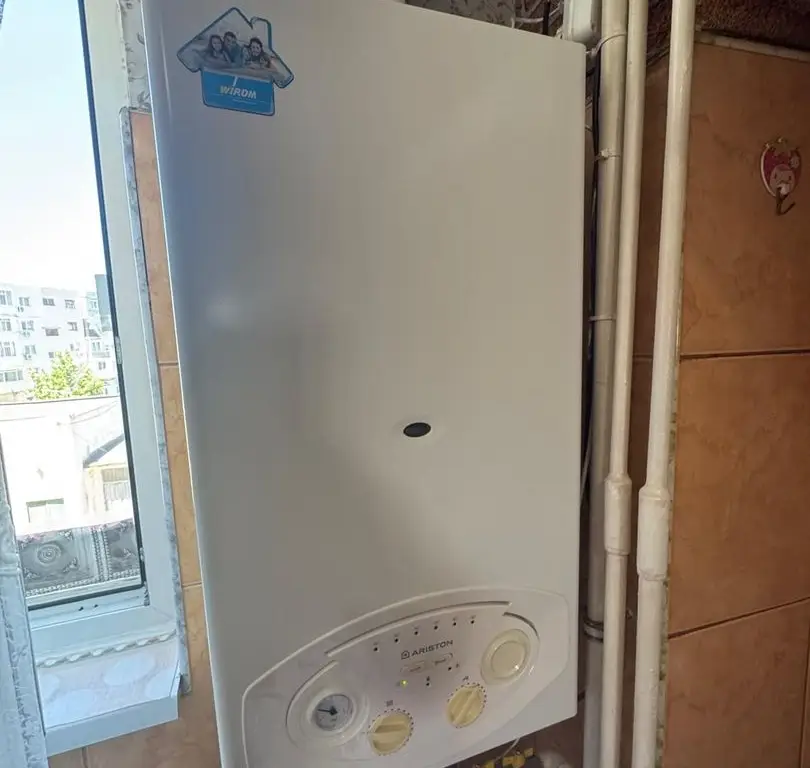 Apartament spațios, 3 camere – Bulevardul CFR, Giurgiu