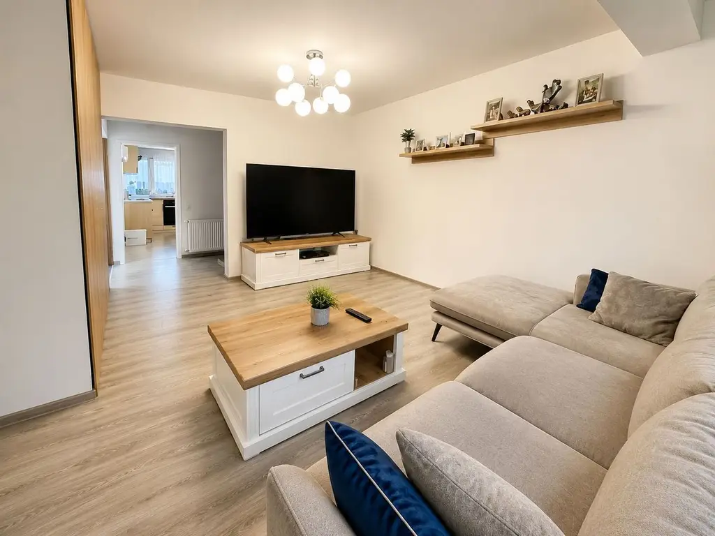 Duplex Spațios cu 3 Dormitoare și Curte Amenajată