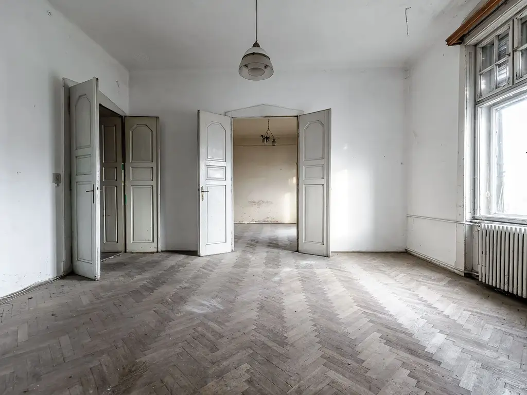 VÂNDUT! Apartament 4 camere, etaj 1, în Palatul Steiner, Arad