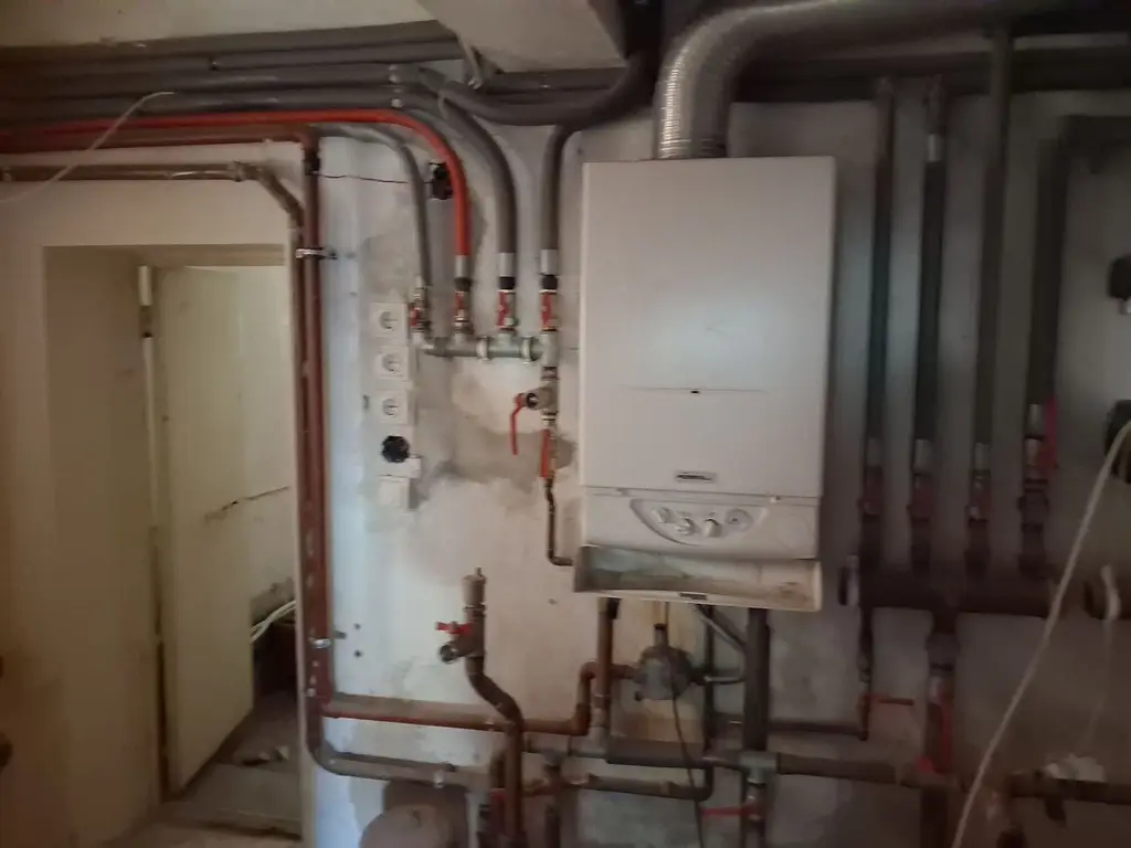 Casa RENOVATA partial 8 cam 6 ari 550mp garaj Ana Ipatescu.