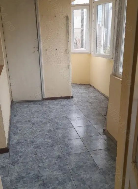 De vanzare ap 4 camere decomandat blv.Dacia