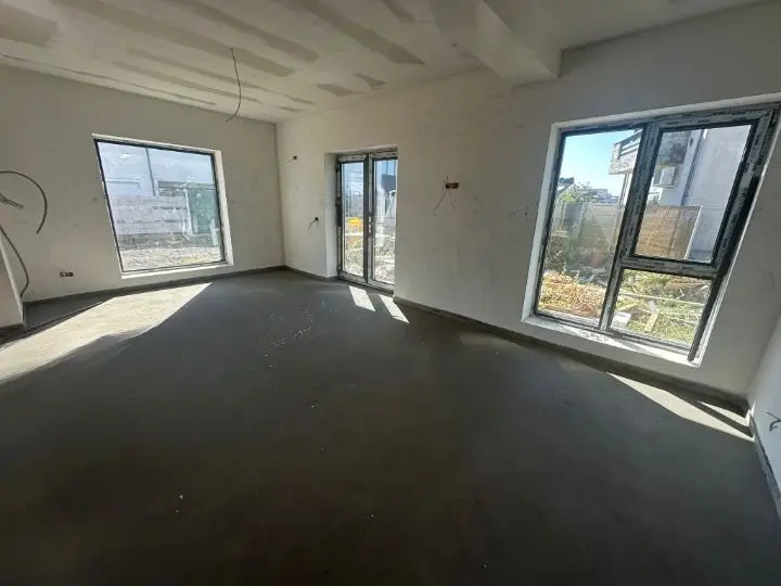 Casă single P+1+M de vânzare în Otopeni