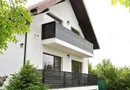 Vilă 5 dormitoare, 4 băi, 2 248mp teren, piscină. Preț: 229 000 E.