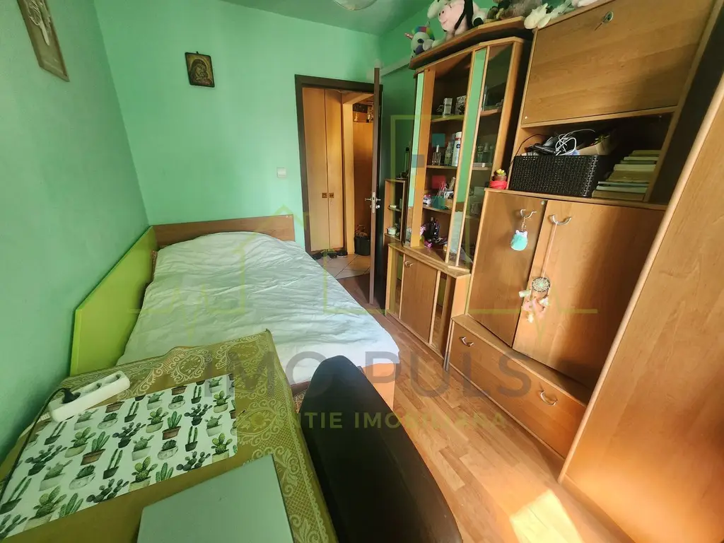 Apartament cu 3 camere. Decomandat. Lipovei. Bloc izolat.