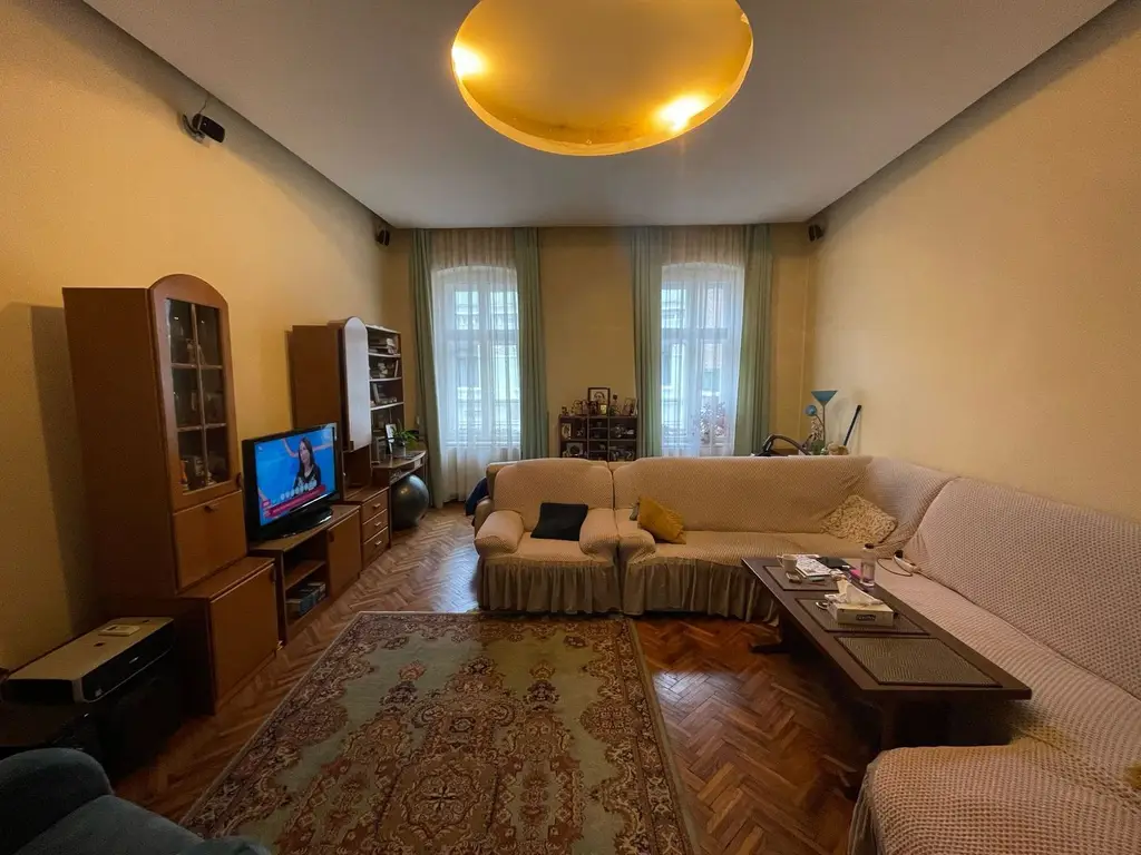 Apartament ultracentral, str V. Alecsandri, 110 mp utili. 174 900 E