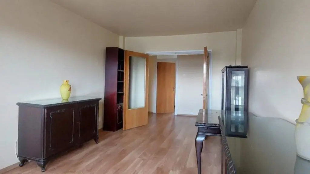 Vand apartament 4 camere situat la 10 min de Piata Unirii