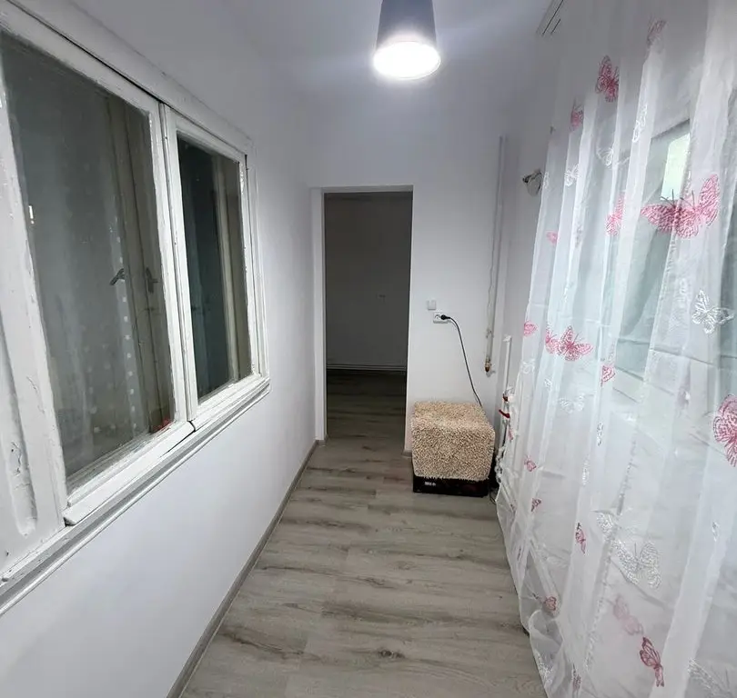 De vanzare apartament cu 2 camere, etaj 4/4, recent renovat, 29.300 euro