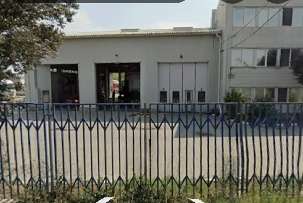 Distribuție /productie 3800 mp -constructie /14.000 mp curte.