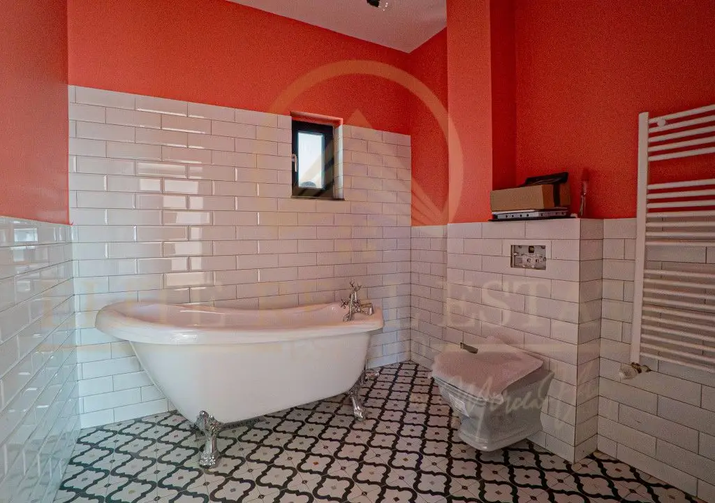 Năvodari - Casă exclusivistă cu ponton privat – Primul rând la lac