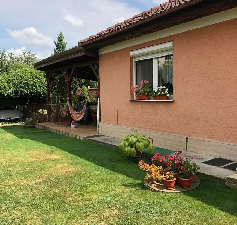 BRASADAS vinde casa cu 7 camere si teren 1100mp in zona Burdea.