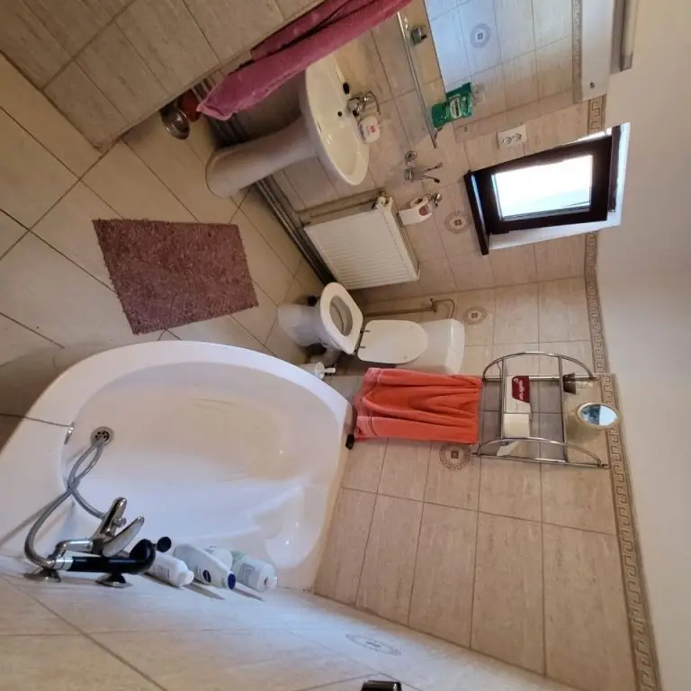 Cotroceni! Vand 530.000 Eur / Inchiriez 1450 eur, vila singur curte.