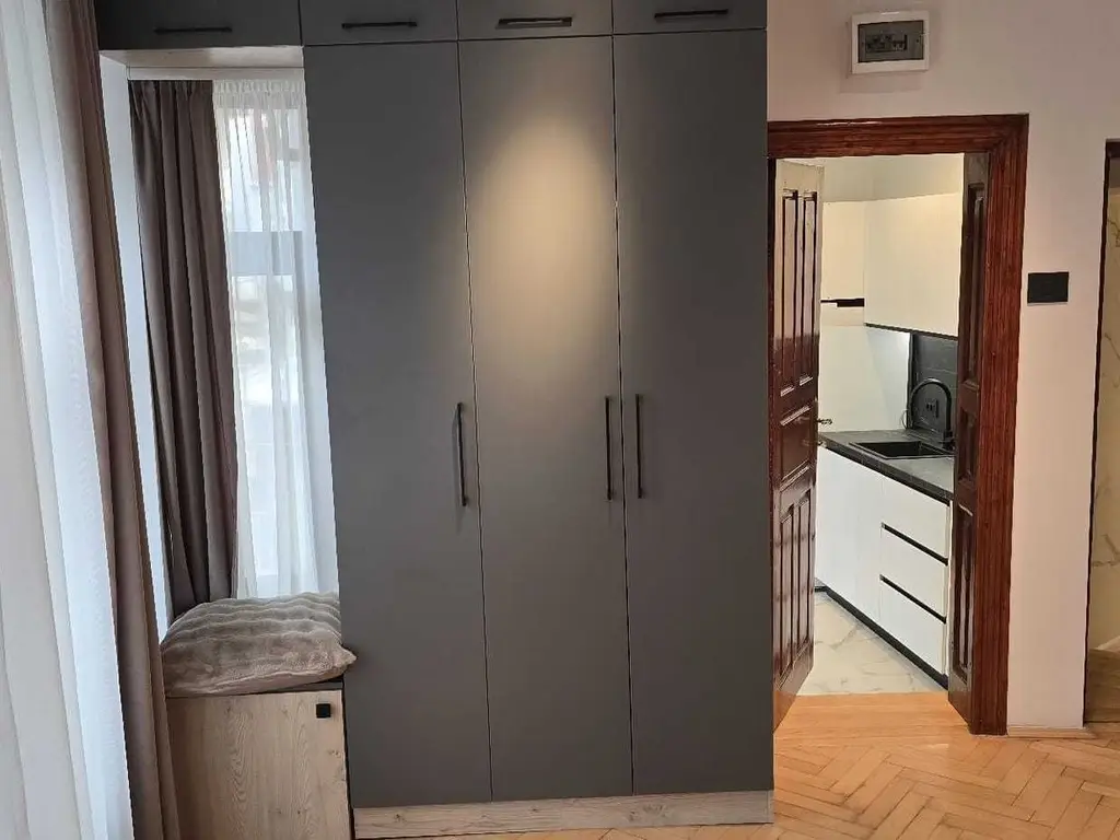 Inchiriez 2 camere, zona Vasile Lascar - Dacia