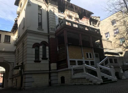 Ag BRASADAS vinde villa cu 20 camere Pta ROMANA.