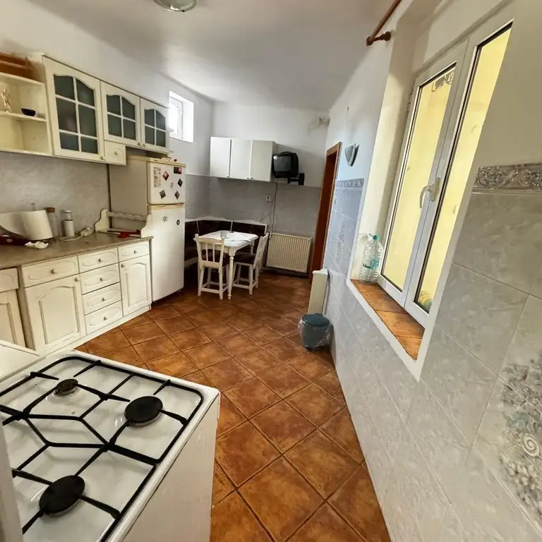 BRASADAS vinde casa în zona Titulescu.