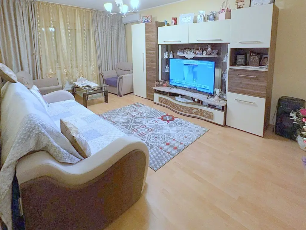 De vanzare apartament cu 3 camere I. C. Frimu, 70.500 euro