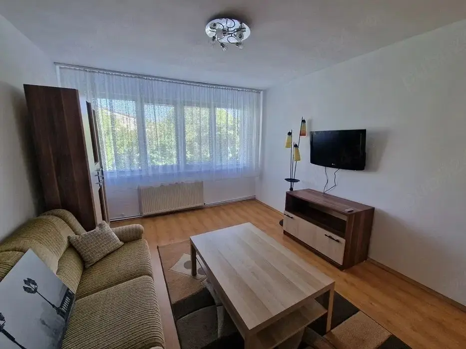 Apartament cu 2 camere decomandate, situat în zona Dacia