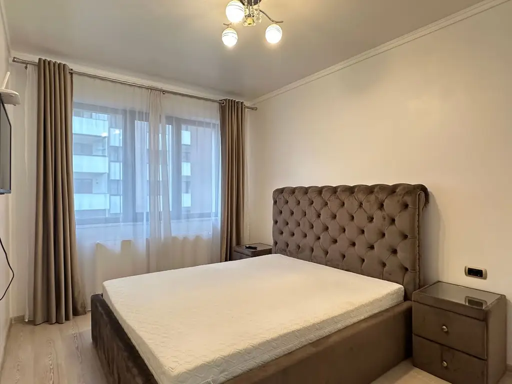 Vând apartament 3 camere 3 minute de Coresi complex ISARAN